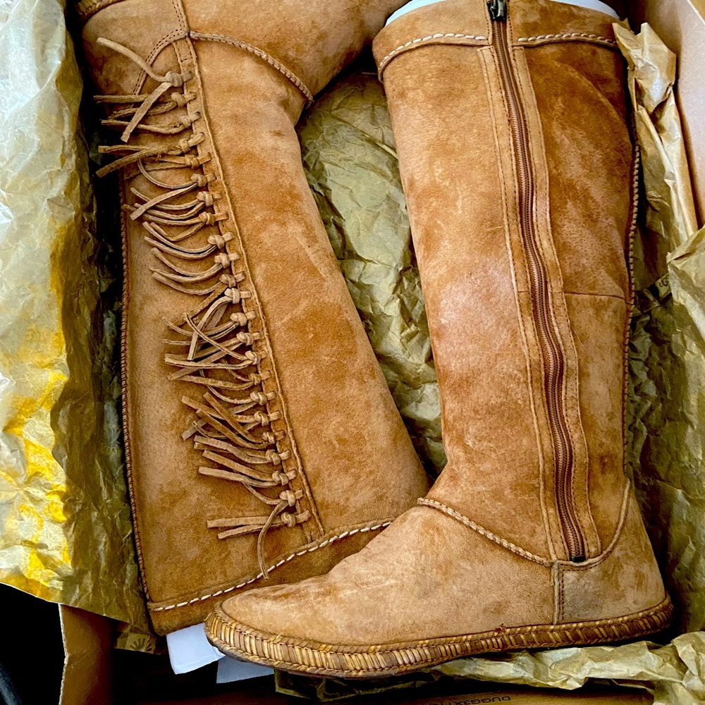 Ugg Mammoth size 8